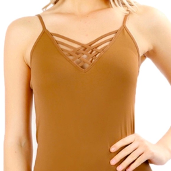 💝Boutique🤎Seamless Triple Cross Tank🤎 - Picture 2 of 4